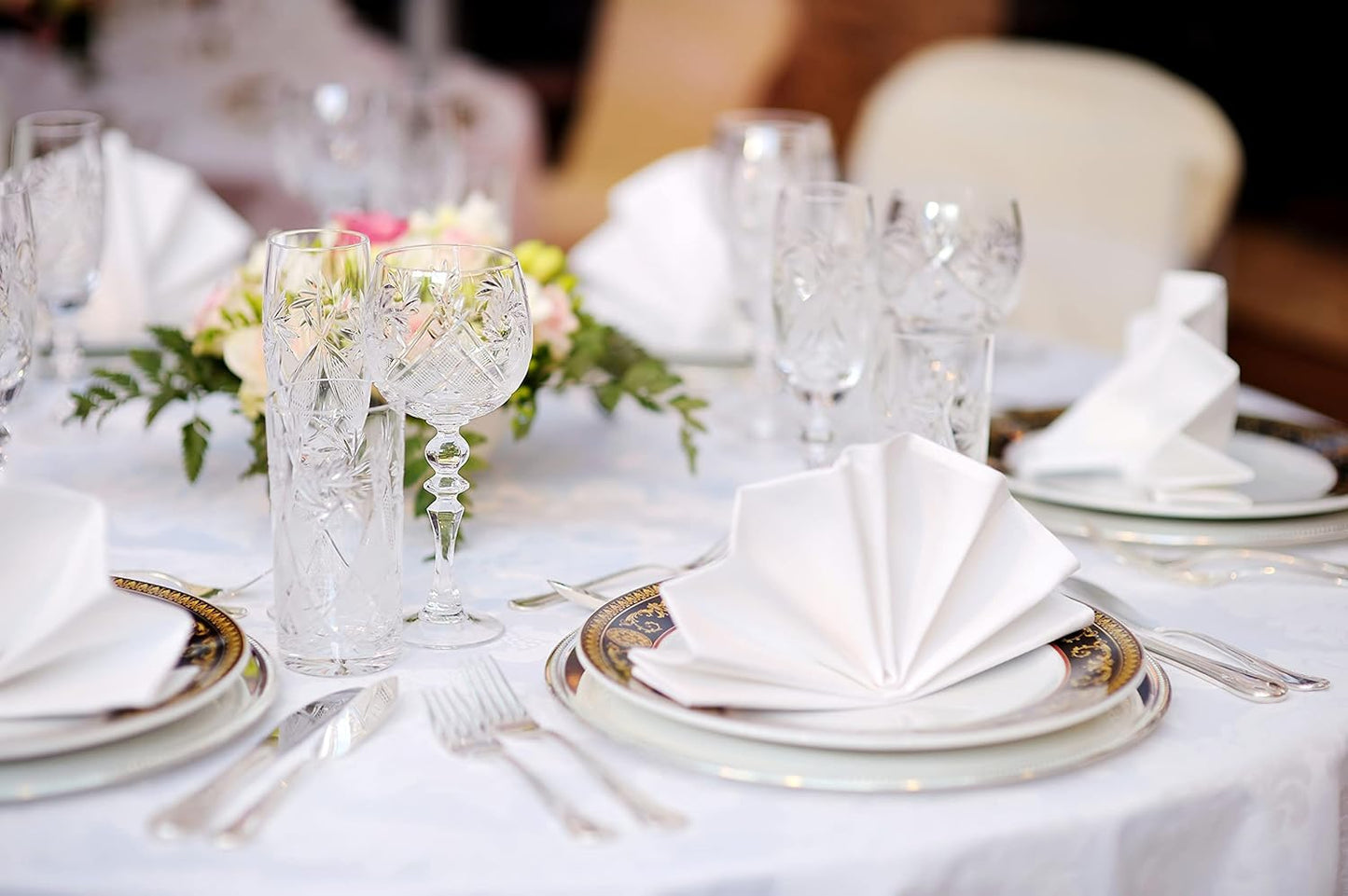 Yiatn White Heavy Duty Cloth Napkins - 17 x 17 Inch Solid Washable Polyester Dinner Napkins - Set of 8 Napkins with Hemmed Edges - Great for Weddings, Parties, Banquets Dinner & More